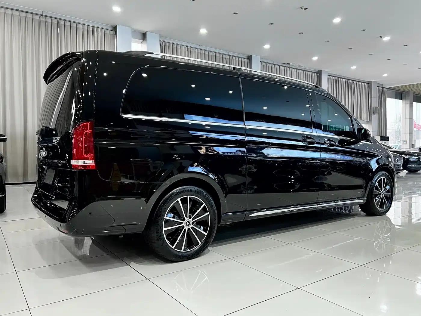 Mercedes-Benz V-Class 2022 V 260 L Long Wheelbase Premium Edition — миниатюра 4