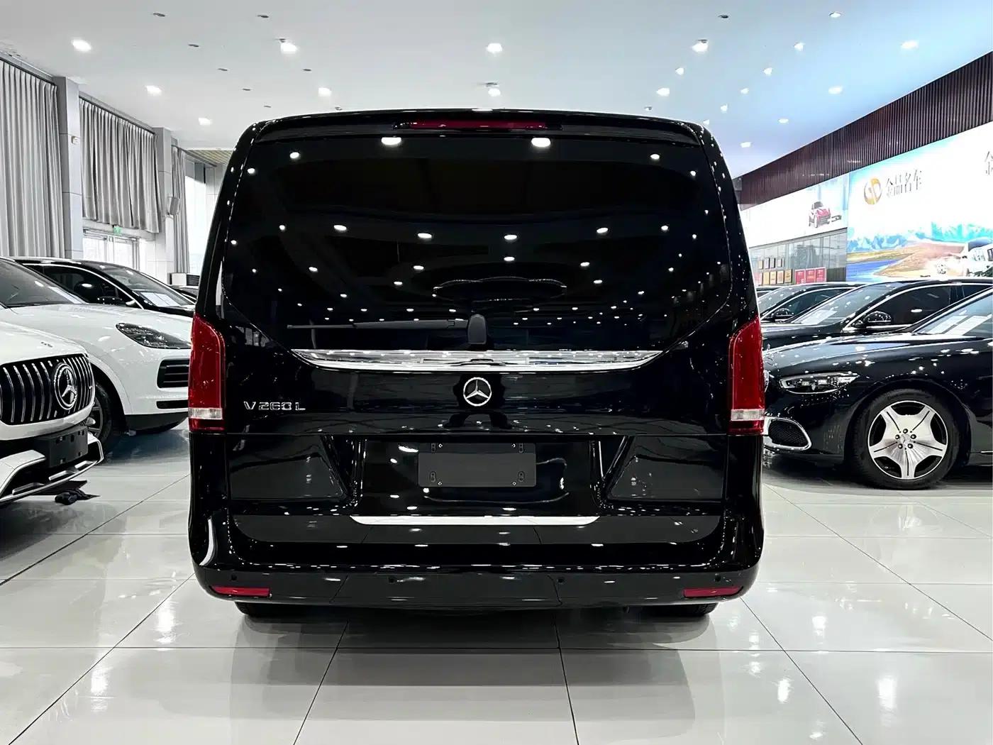 Mercedes-Benz V-Class 2022 V 260 L Long Wheelbase Premium Edition — миниатюра 5