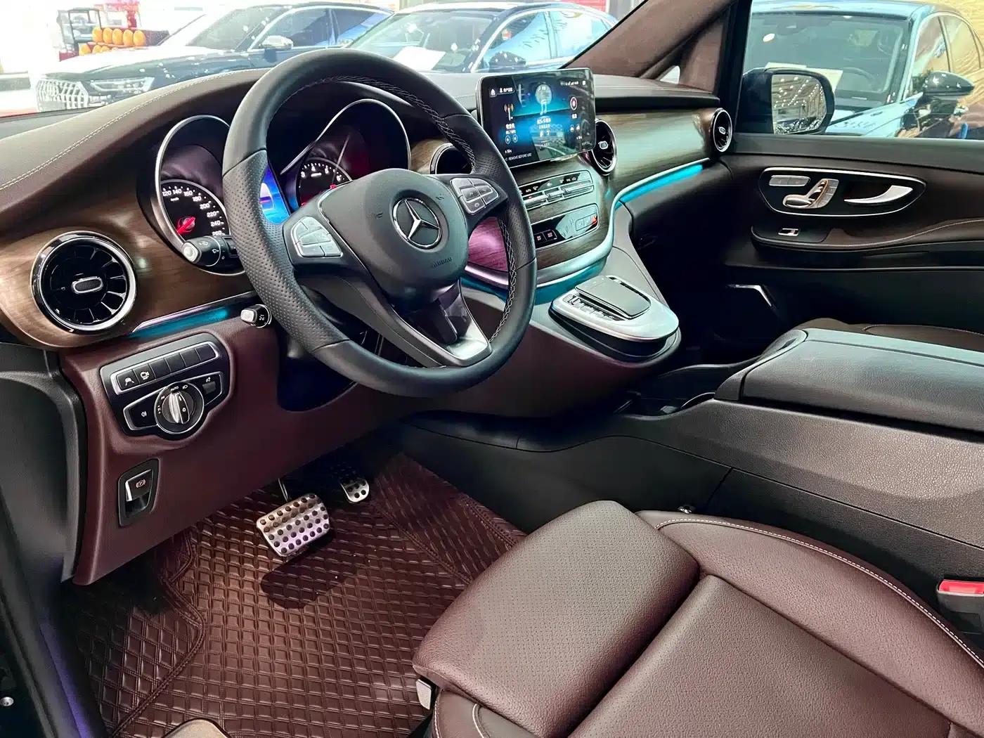 Mercedes-Benz V-Class 2022 V 260 L Long Wheelbase Premium Edition — миниатюра 7