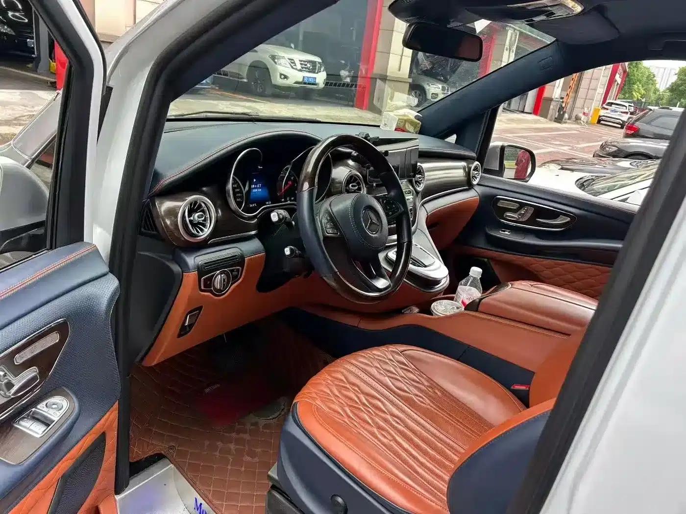 Mercedes-Benz V-Class 2021 V 260 Navigator Edition — миниатюра 2