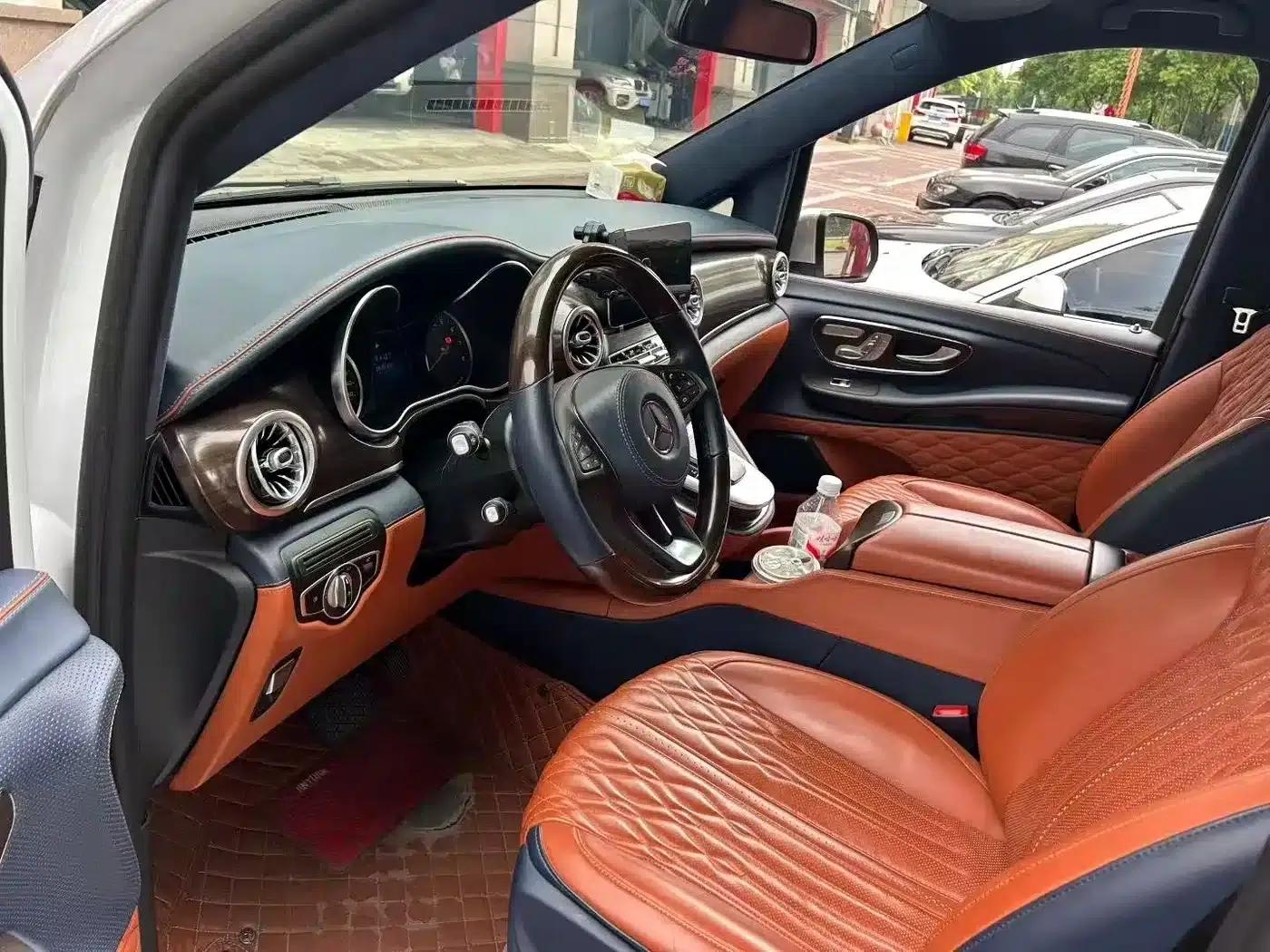 Mercedes-Benz V-Class 2021 V 260 Navigator Edition — миниатюра 3