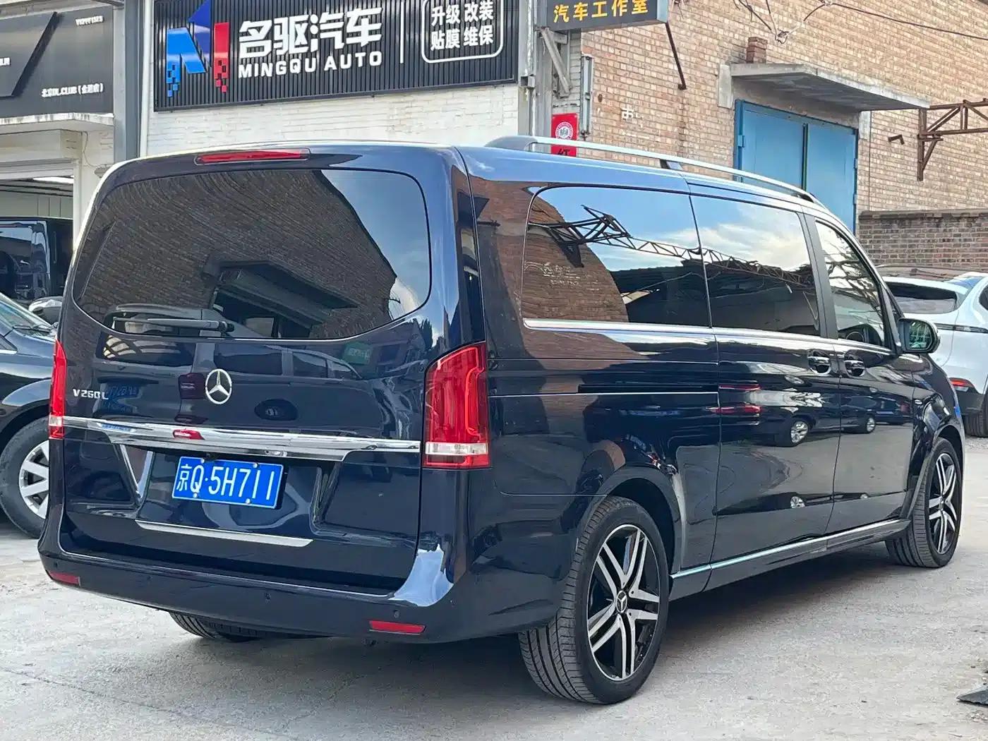 Mercedes-Benz V-Class 2017 V 260 L Premium Extended Edition — миниатюра 2