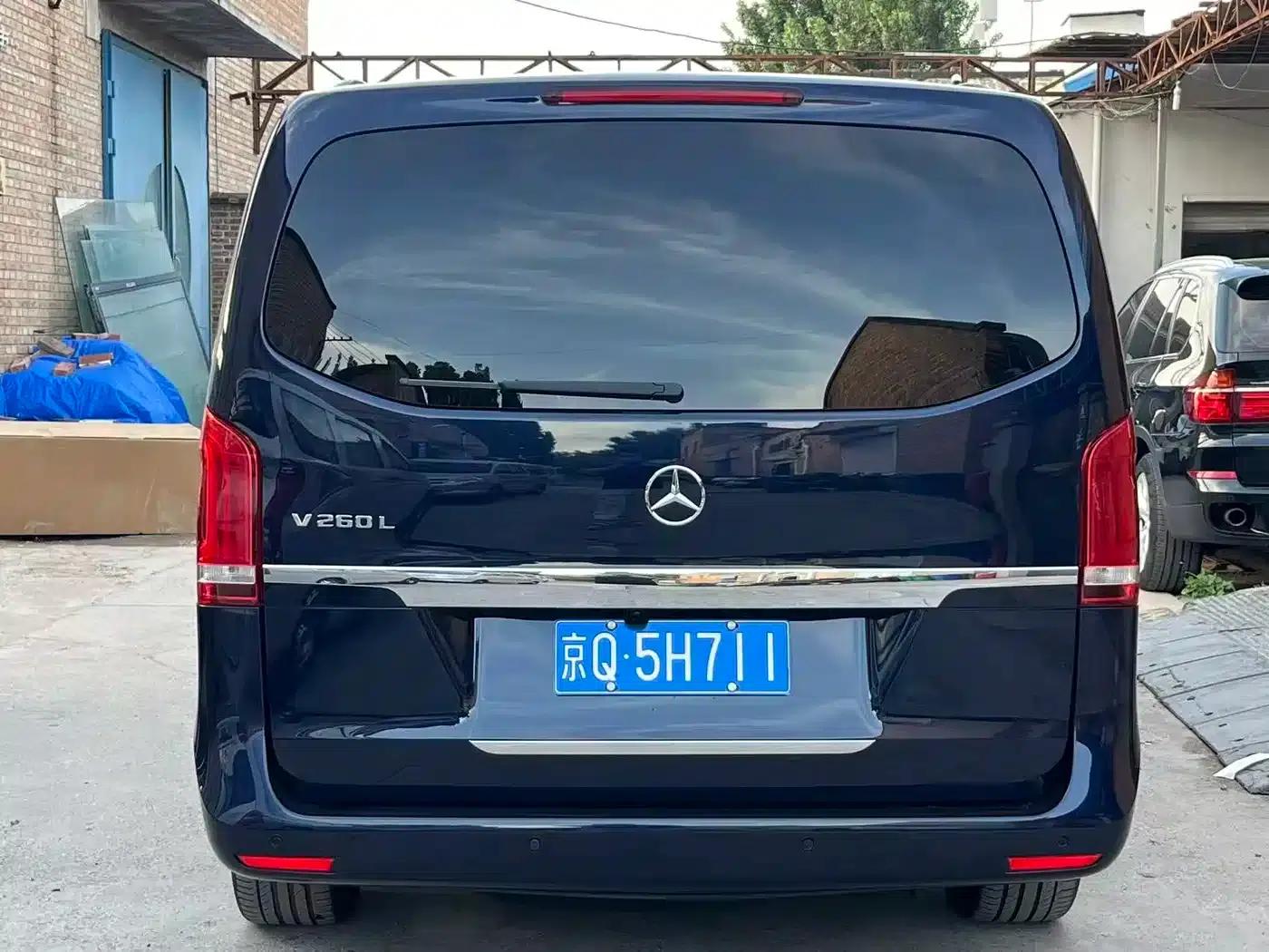 Mercedes-Benz V-Class 2017 V 260 L Premium Extended Edition — миниатюра 3