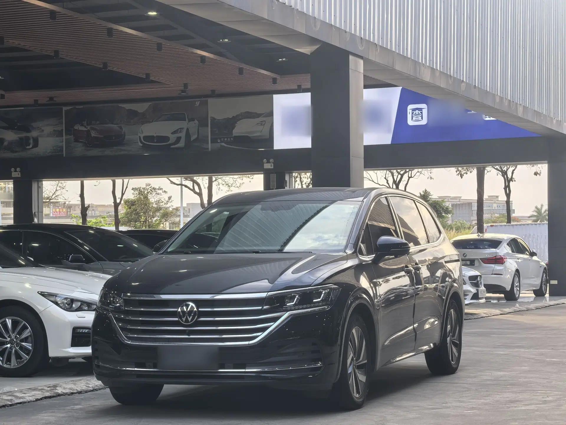 Volkswagen Viloran 2020 330TSI Luxury Edition — миниатюра 1