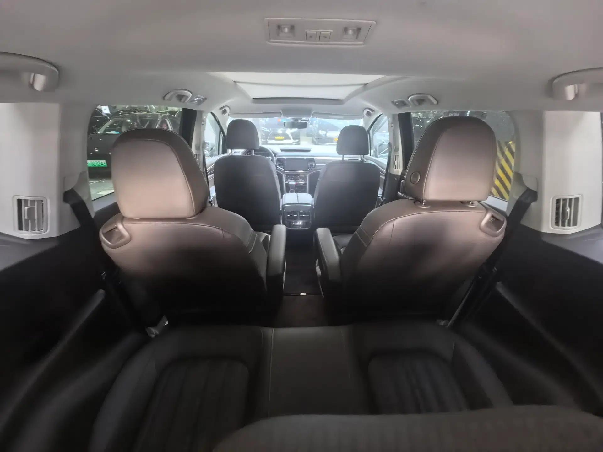 Volkswagen Viloran 2020 330TSI Luxury Edition — миниатюра 11