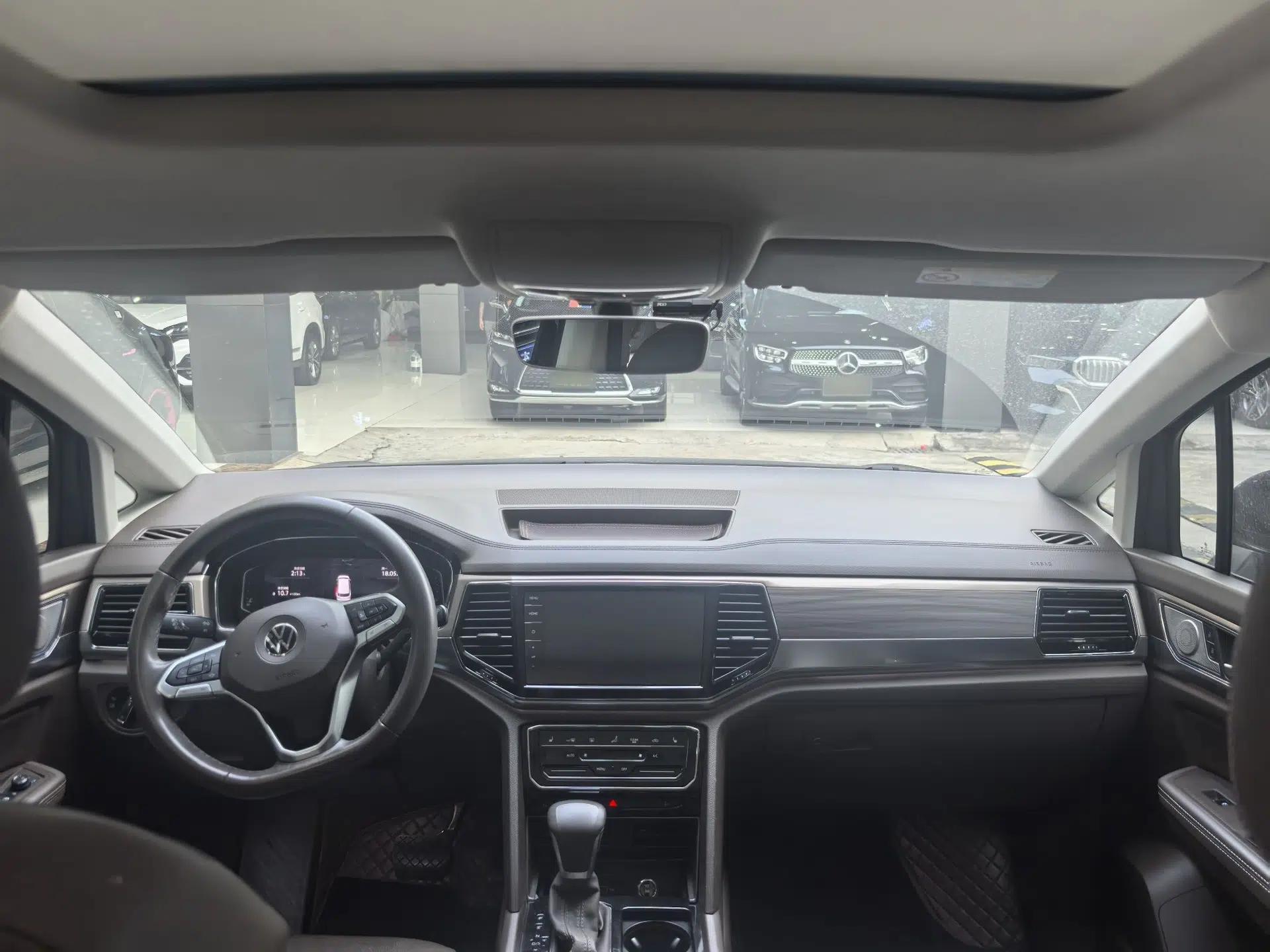 Volkswagen Viloran 2020 330TSI Luxury Edition — миниатюра 14