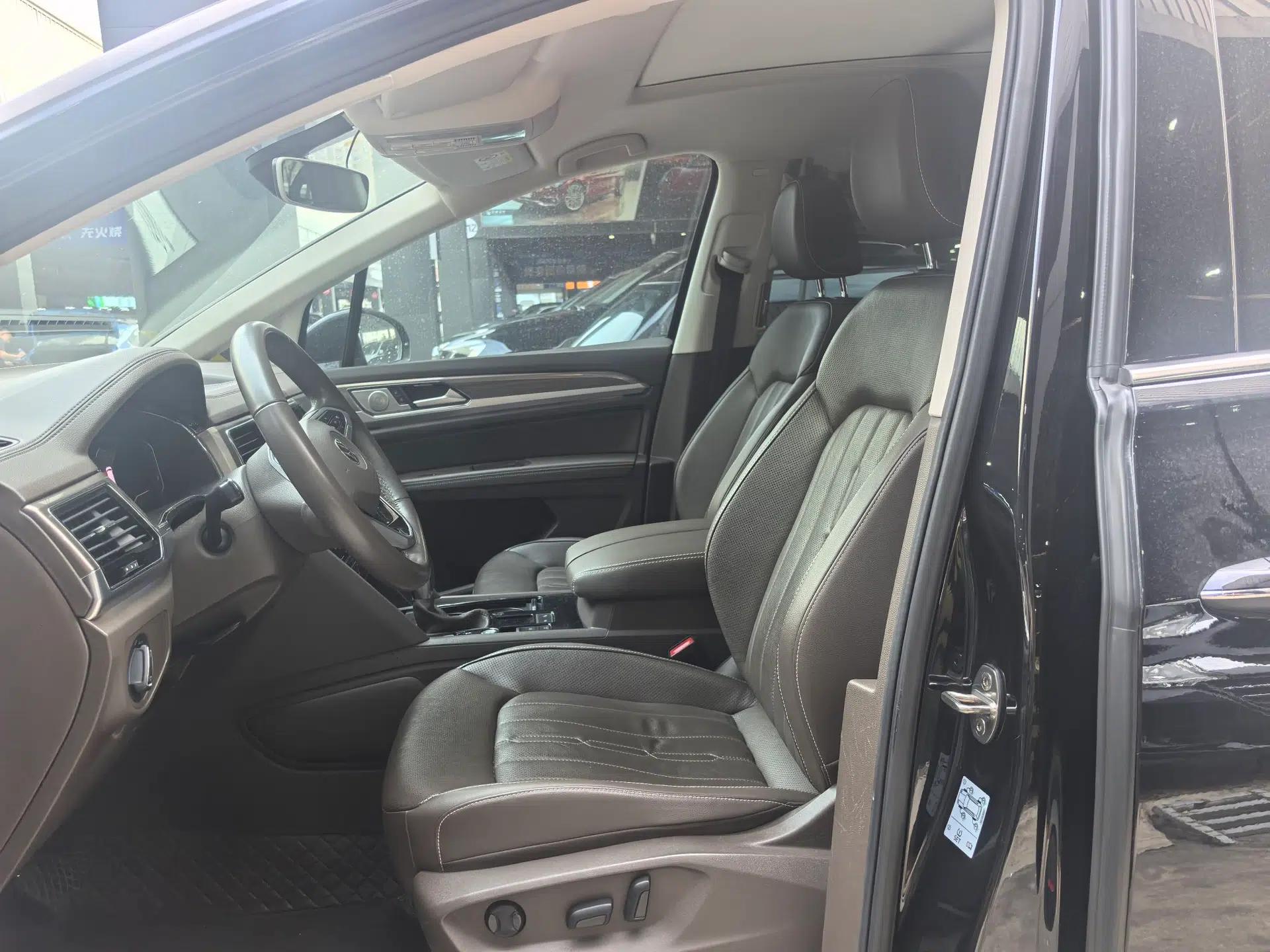 Volkswagen Viloran 2020 330TSI Luxury Edition — миниатюра 15