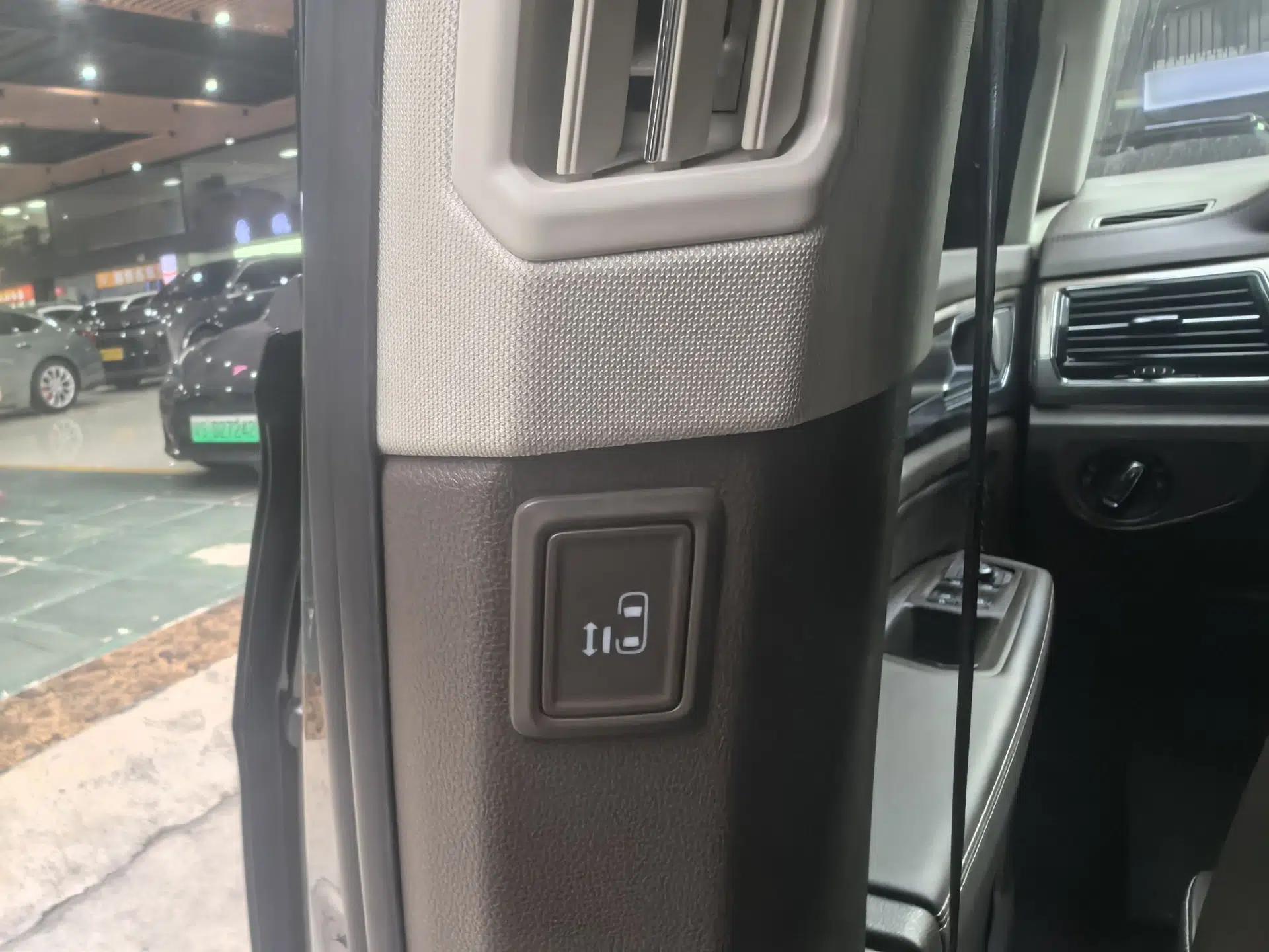 Volkswagen Viloran 2020 330TSI Luxury Edition — миниатюра 18