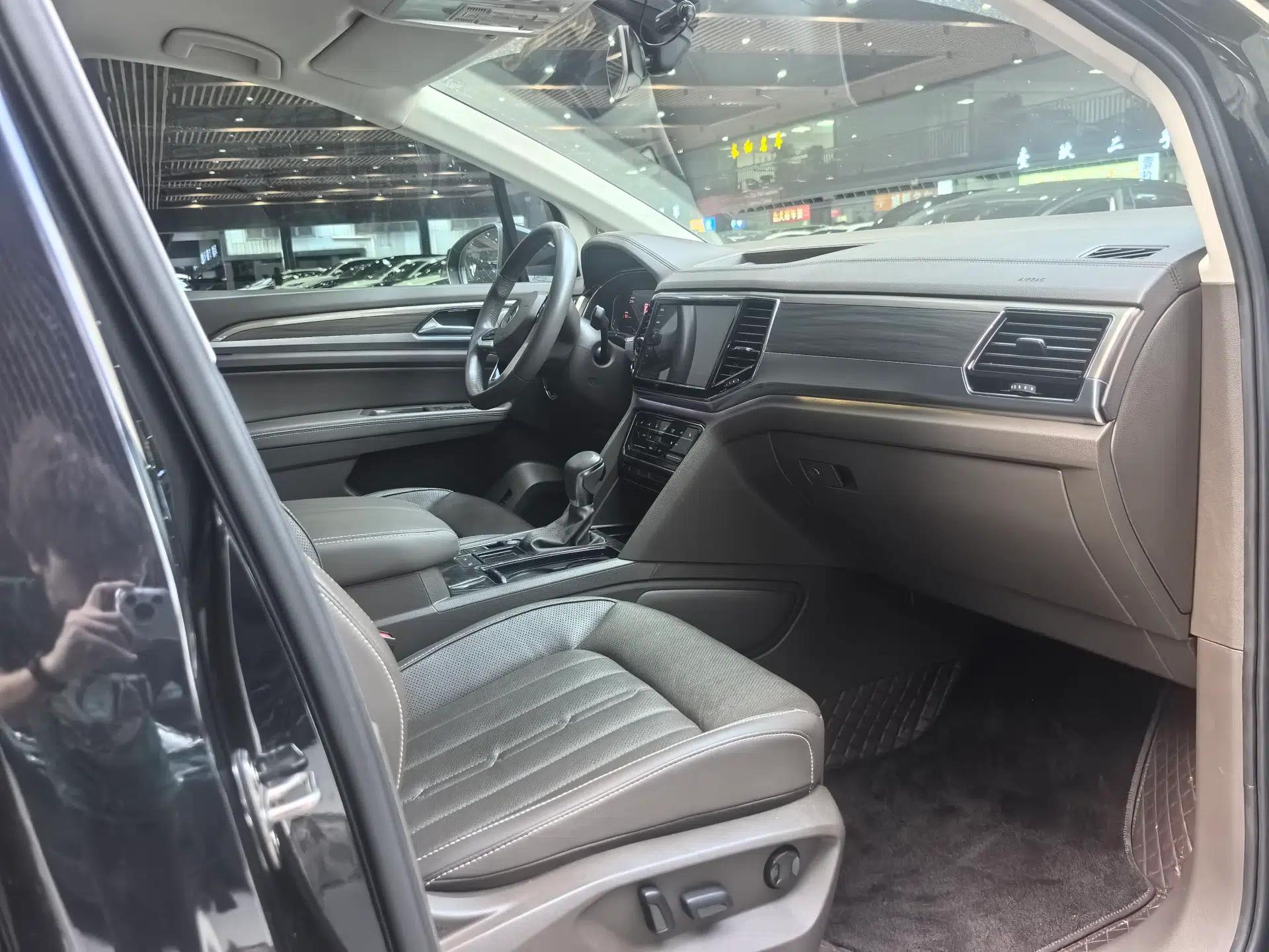 Volkswagen Viloran 2020 330TSI Luxury Edition — миниатюра 19
