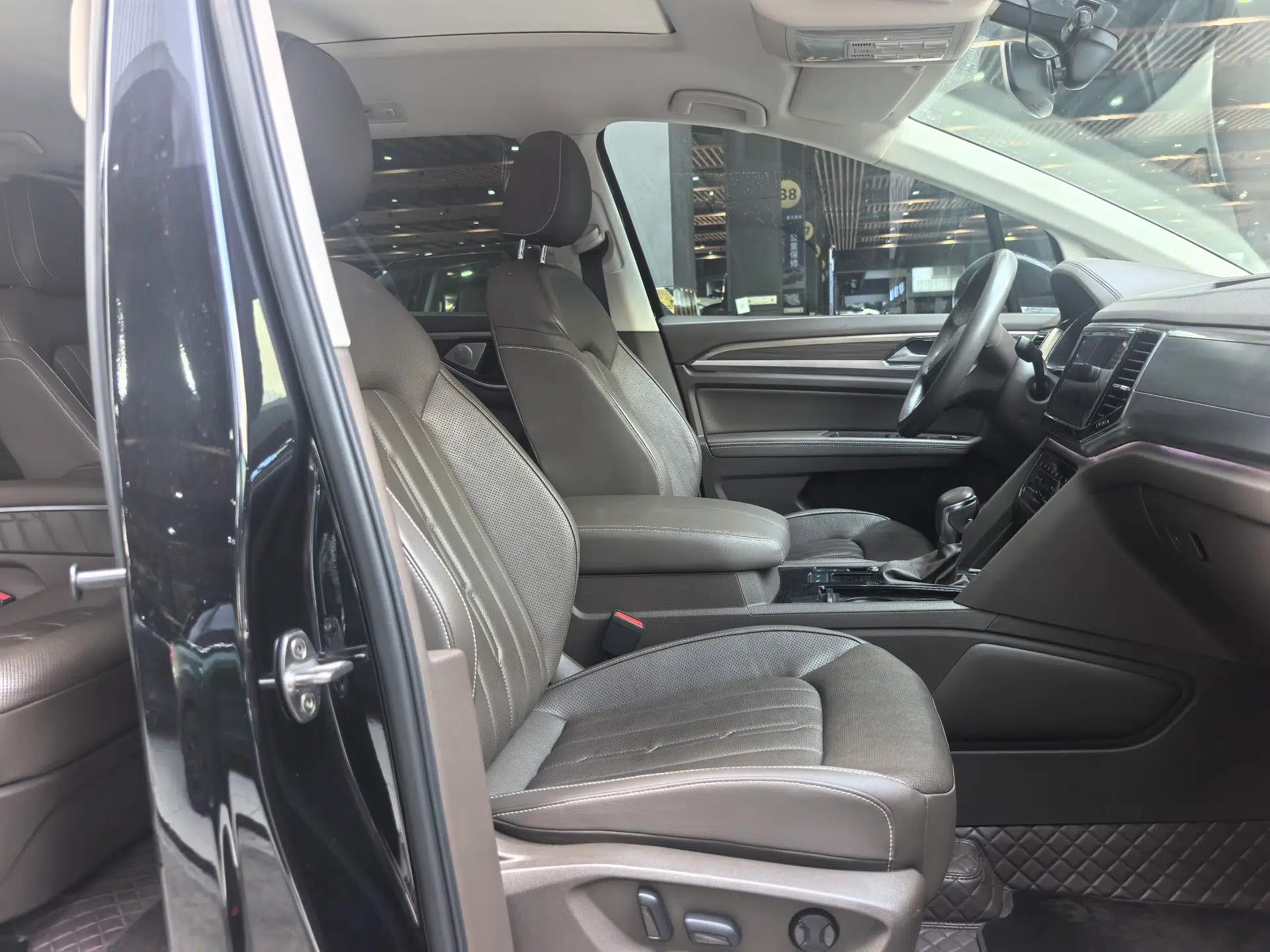 Volkswagen Viloran 2020 330TSI Luxury Edition — миниатюра 8