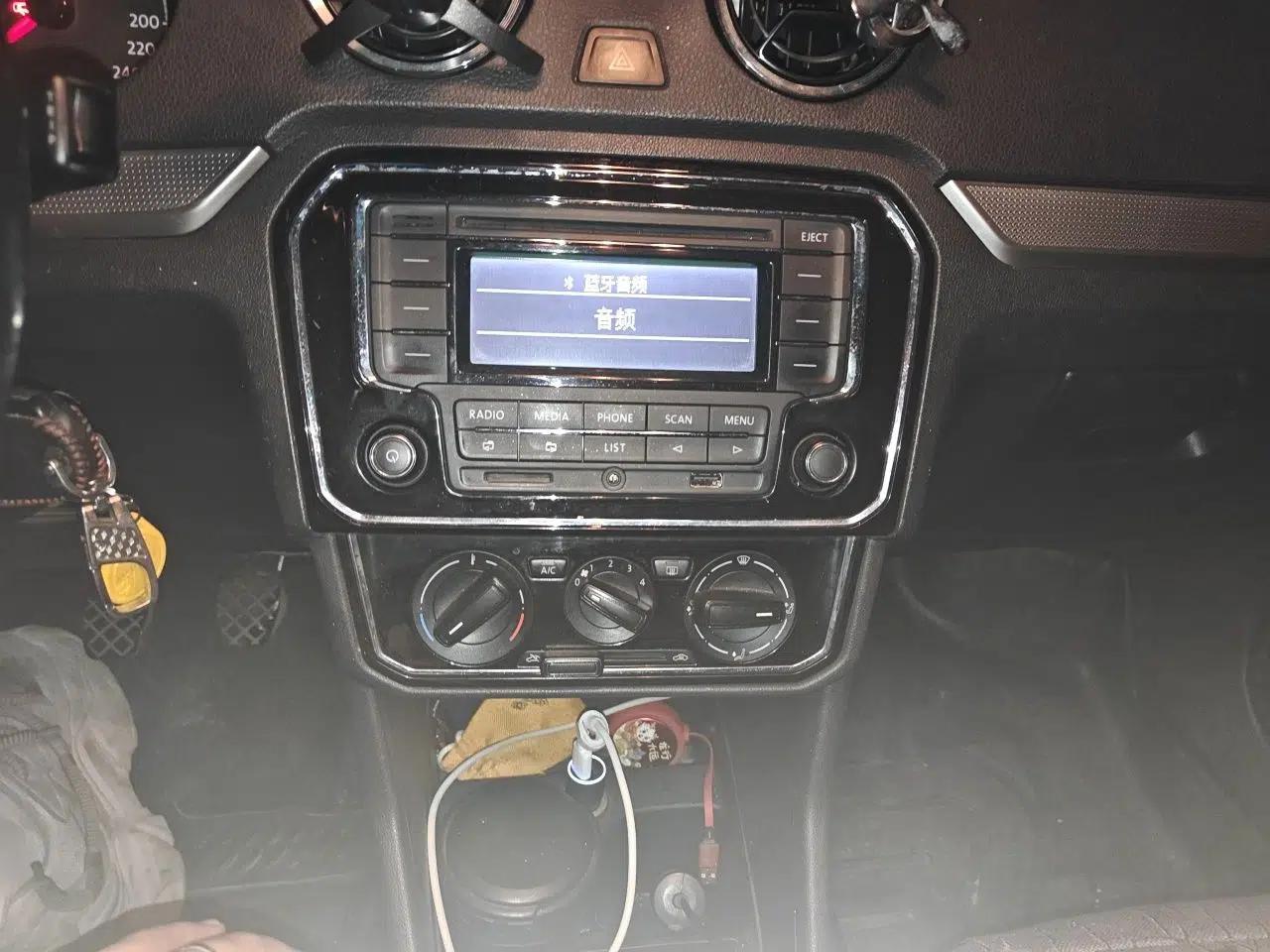 Volkswagen Jetta 2017 1.5L Manual Comfort Model — миниатюра 14