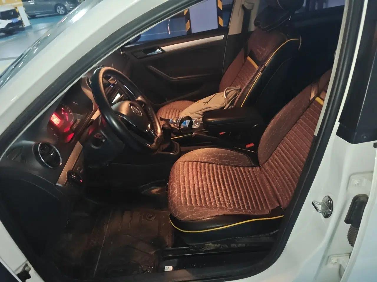 Volkswagen Jetta 2017 1.5L Manual Comfort Model — миниатюра 16