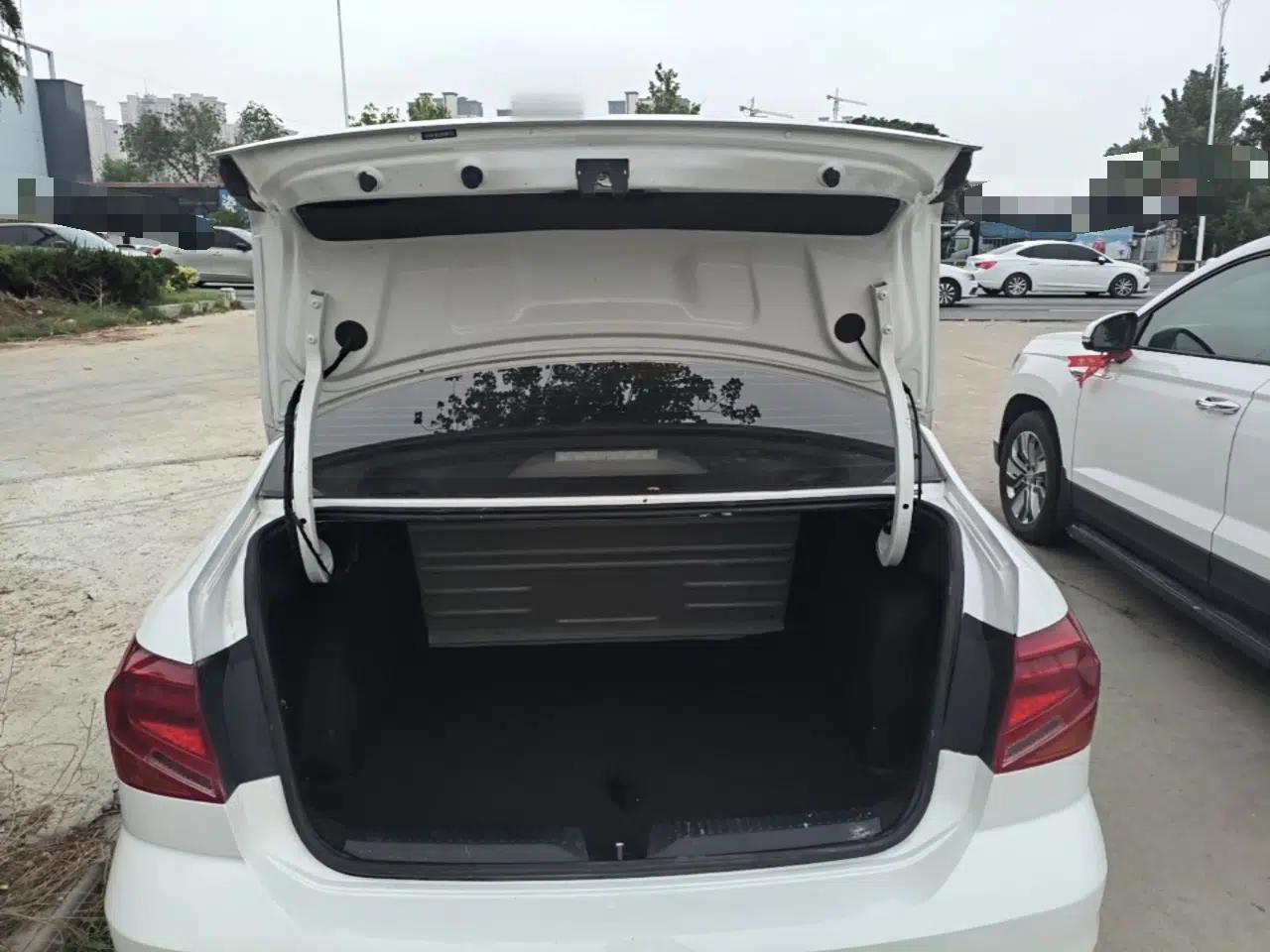 Volkswagen Jetta 2017 1.5L Manual Fashion Edition — миниатюра 22