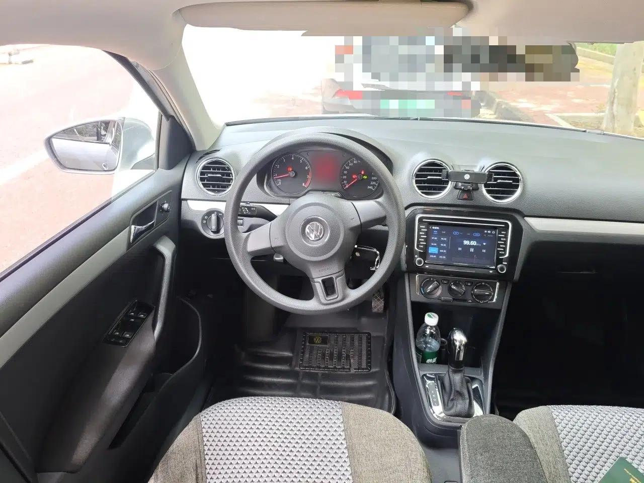 Volkswagen Jetta 2015 Value Edition 1.6L Automatic Comfort Version — миниатюра 11