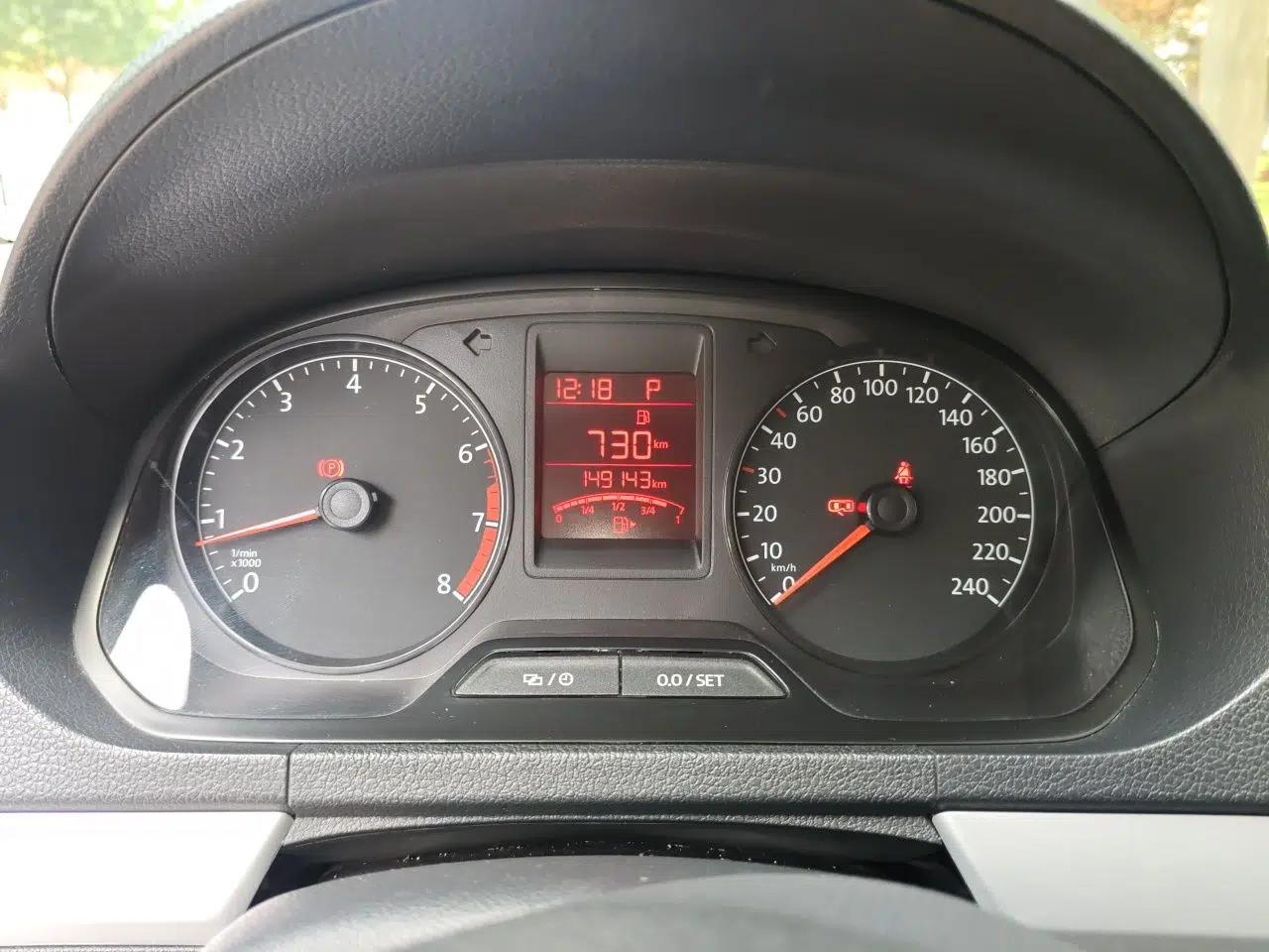 Volkswagen Jetta 2015 Value Edition 1.6L Automatic Comfort Version — миниатюра 12