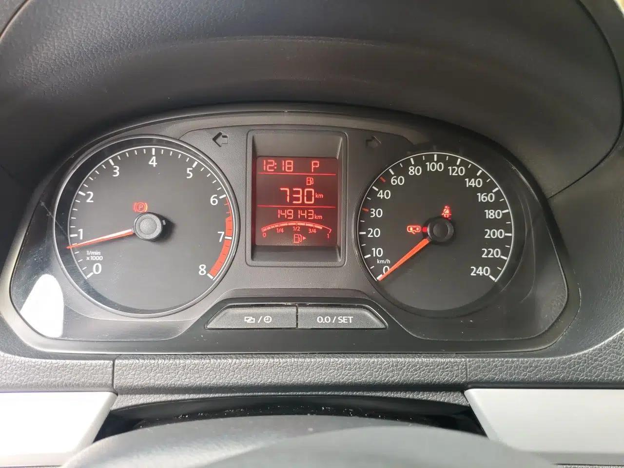 Volkswagen Jetta 2015 Value Edition 1.6L Automatic Comfort Version — миниатюра 13