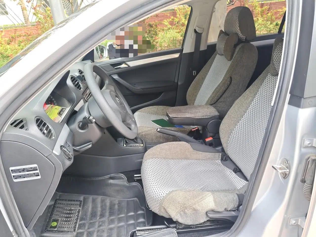 Volkswagen Jetta 2015 Value Edition 1.6L Automatic Comfort Version — миниатюра 16