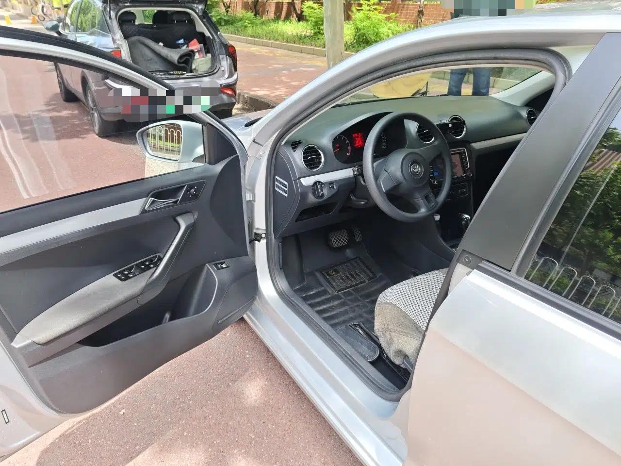 Volkswagen Jetta 2015 Value Edition 1.6L Automatic Comfort Version — миниатюра 17