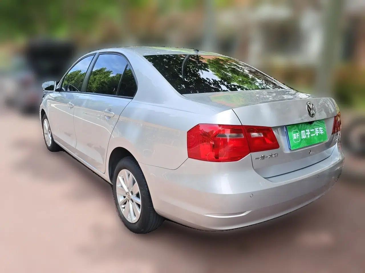 Volkswagen Jetta 2015 Value Edition 1.6L Automatic Comfort Version — миниатюра 4