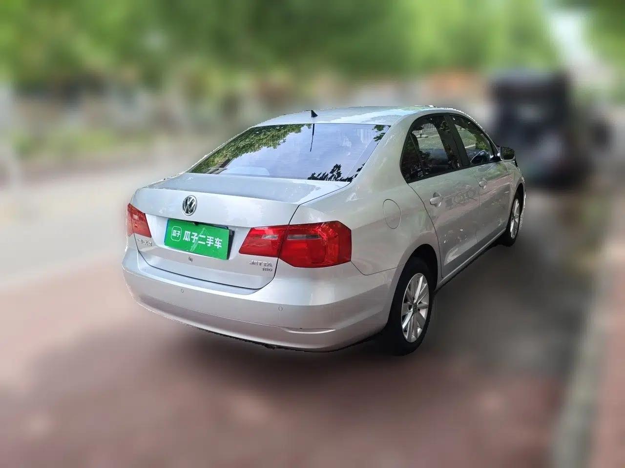 Volkswagen Jetta 2015 Value Edition 1.6L Automatic Comfort Version — миниатюра 6