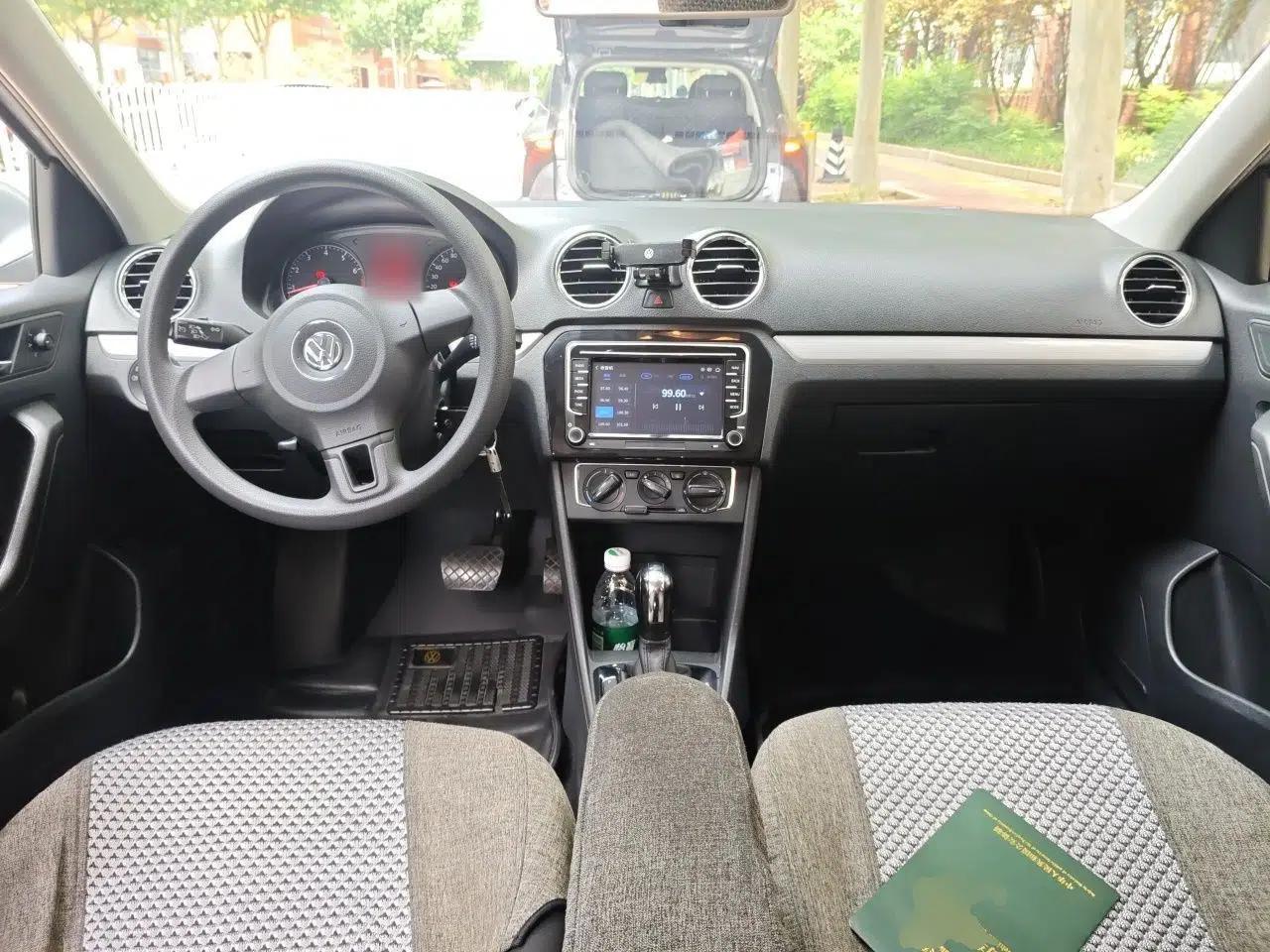 Volkswagen Jetta 2015 Value Edition 1.6L Automatic Comfort Version — миниатюра 10
