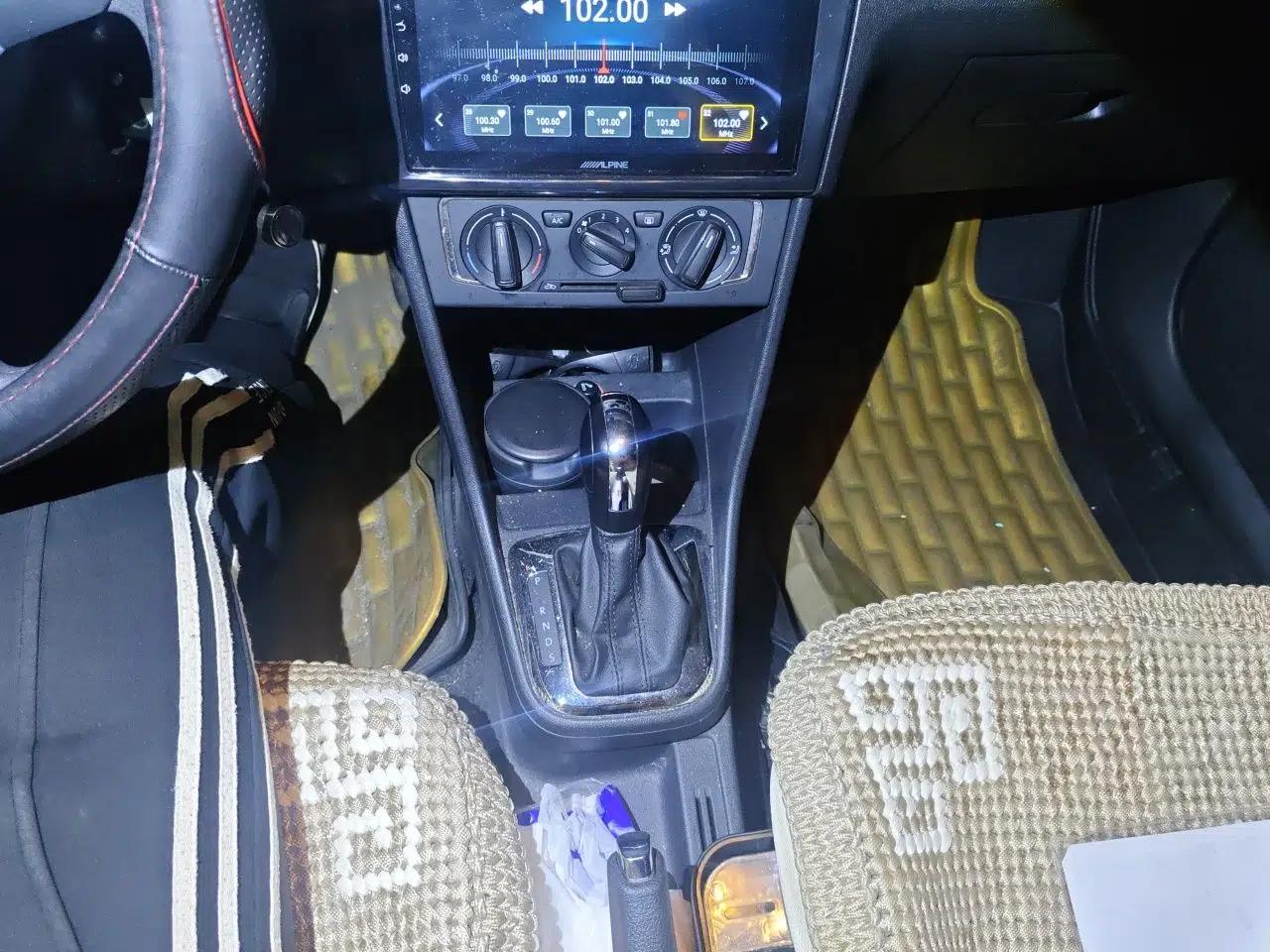 Volkswagen Jetta 2013 1.6L Automatic Comfort Model — миниатюра 11
