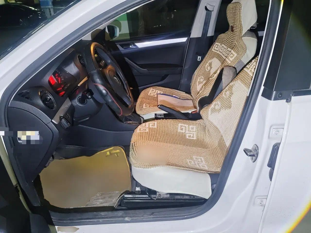 Volkswagen Jetta 2013 1.6L Automatic Comfort Model — миниатюра 12