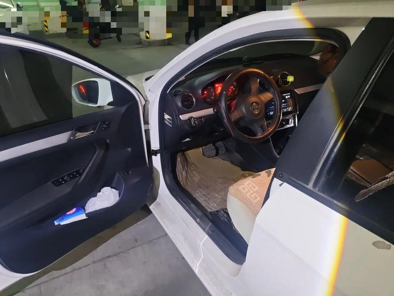 Volkswagen Jetta 2013 1.6L Automatic Comfort Model — миниатюра 13