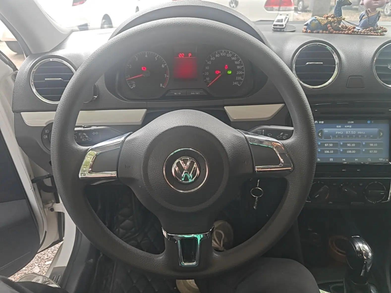 Volkswagen Jetta 2015 Value Edition 1.6L Automatic Comfort Version — миниатюра 14