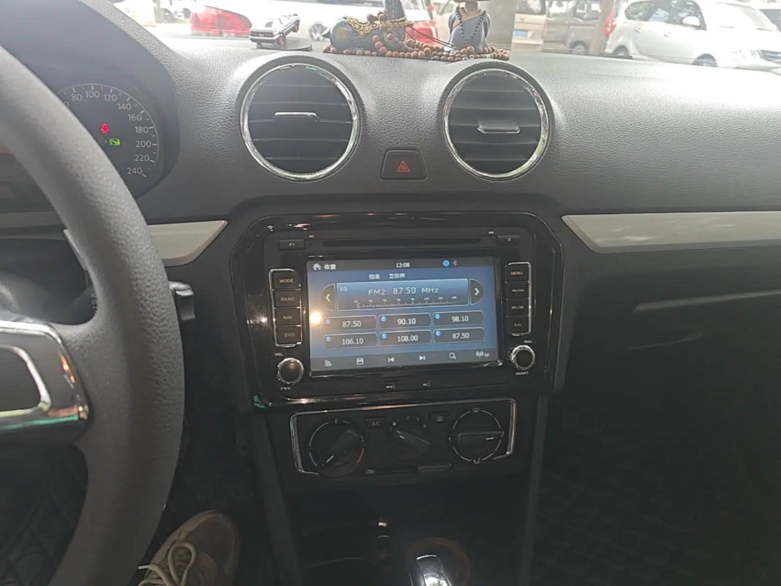 Volkswagen Jetta 2015 Value Edition 1.6L Automatic Comfort Version — миниатюра 16