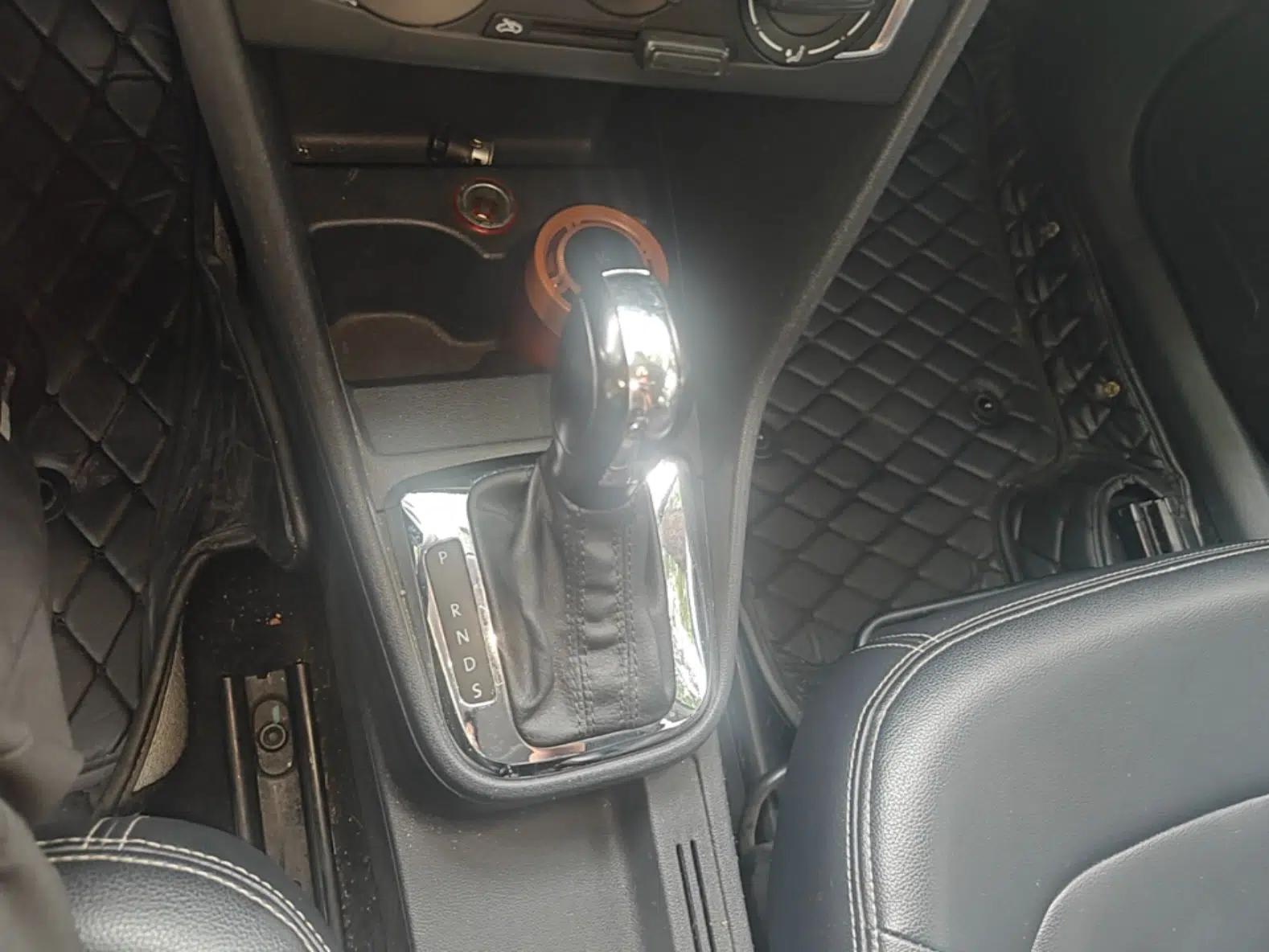 Volkswagen Jetta 2015 Value Edition 1.6L Automatic Comfort Version — миниатюра 17
