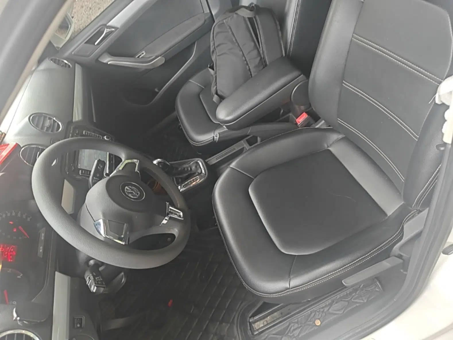 Volkswagen Jetta 2015 Value Edition 1.6L Automatic Comfort Version — миниатюра 18