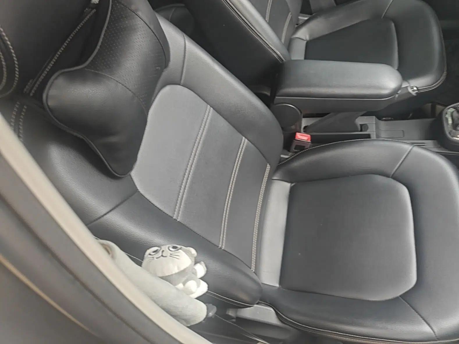 Volkswagen Jetta 2015 Value Edition 1.6L Automatic Comfort Version — миниатюра 23