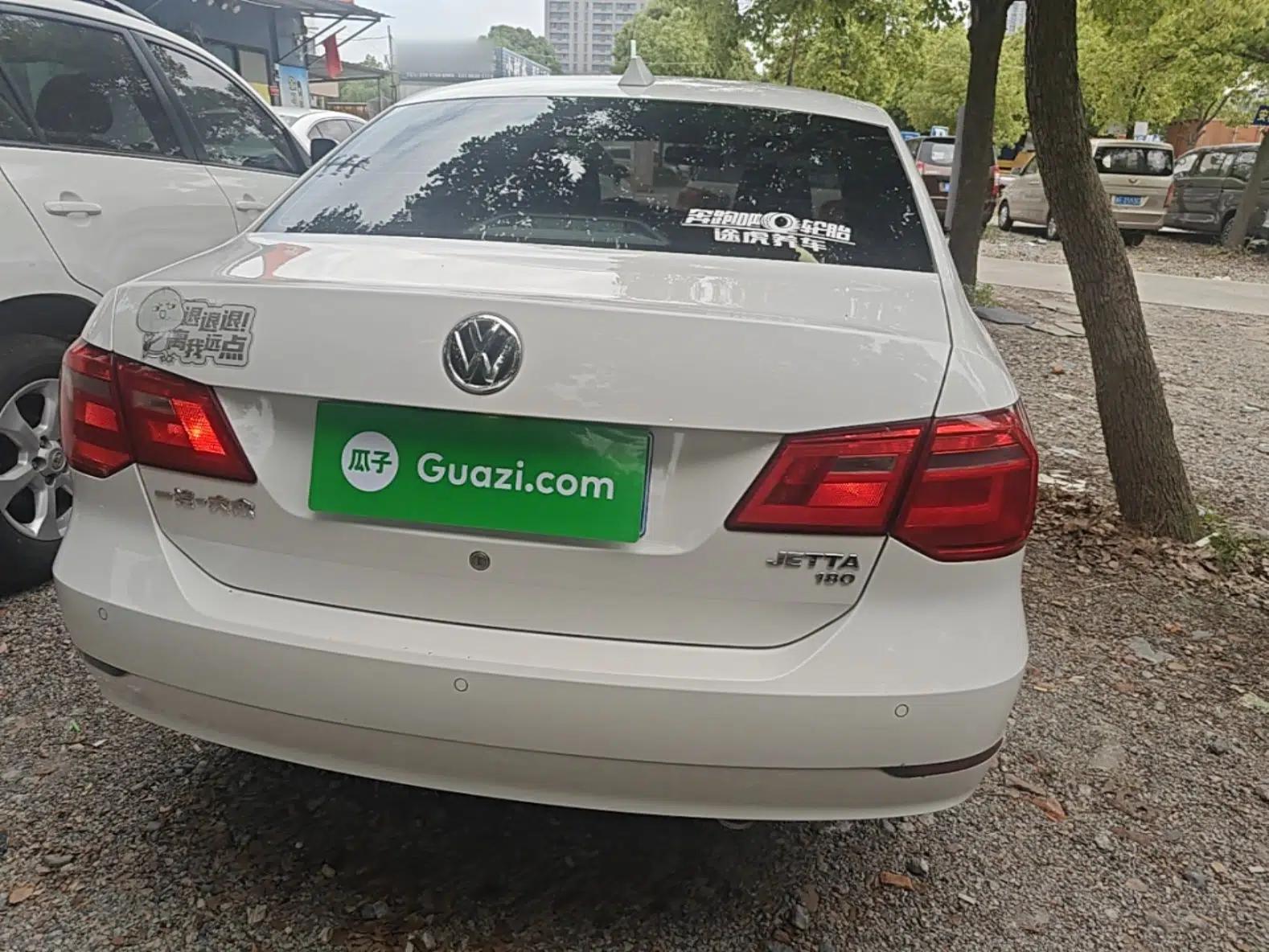 Volkswagen Jetta 2015 Value Edition 1.6L Automatic Comfort Version — миниатюра 5