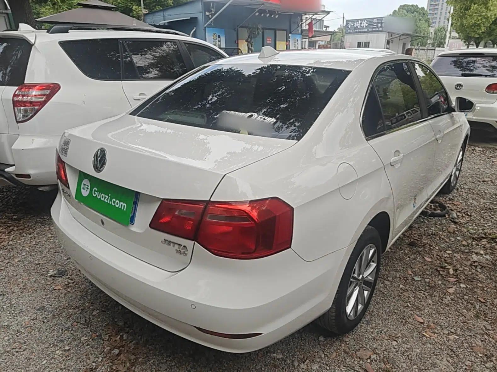 Volkswagen Jetta 2015 Value Edition 1.6L Automatic Comfort Version — миниатюра 6