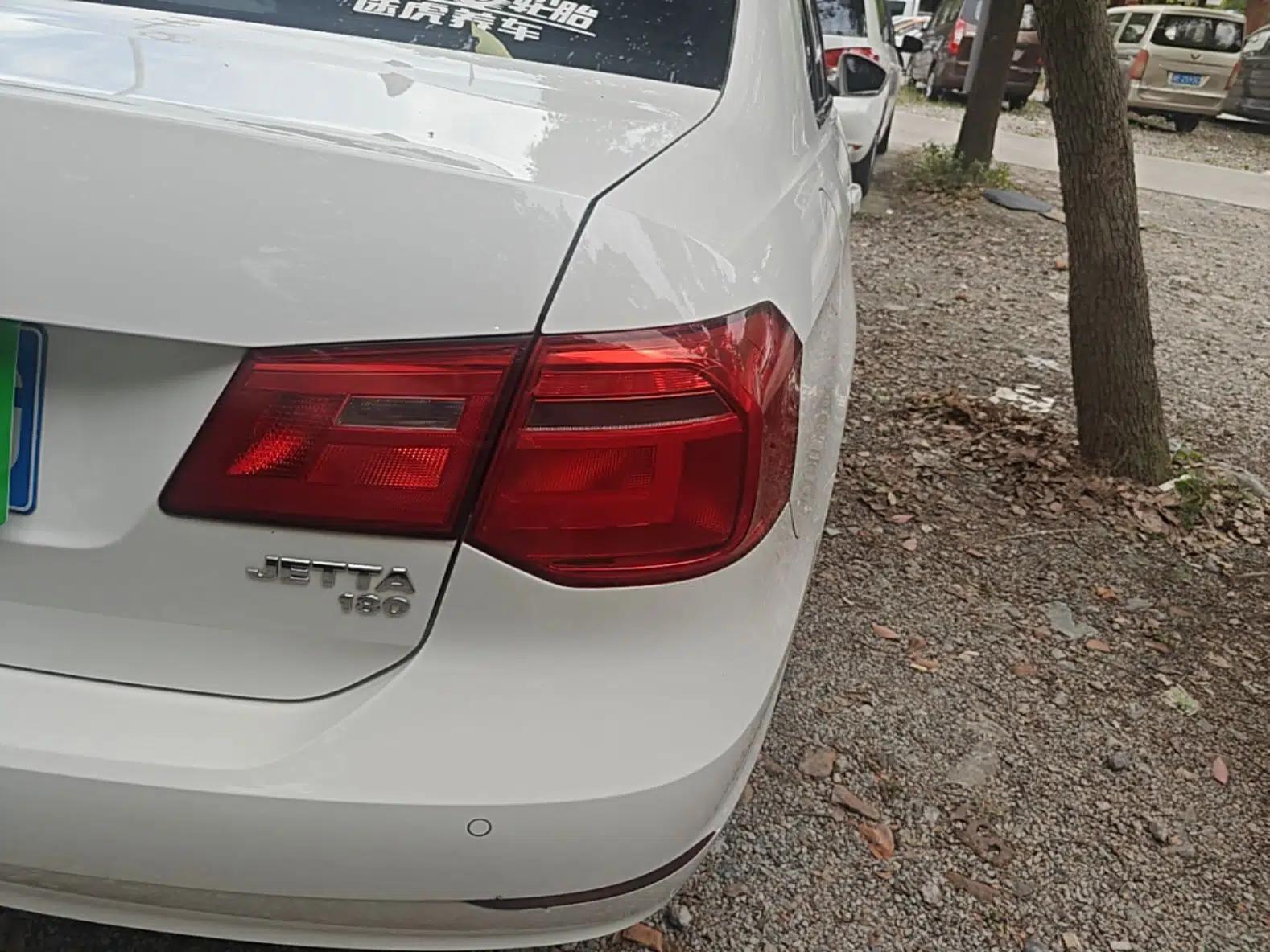 Volkswagen Jetta 2015 Value Edition 1.6L Automatic Comfort Version — миниатюра 7