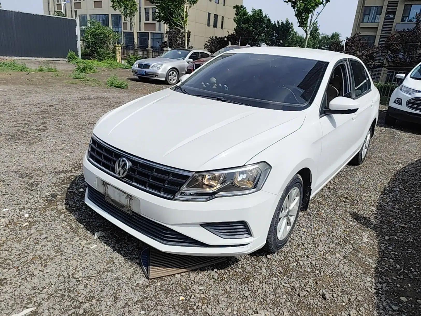 Volkswagen Jetta 2017 1.5L Manual Fashion Edition — миниатюра 1