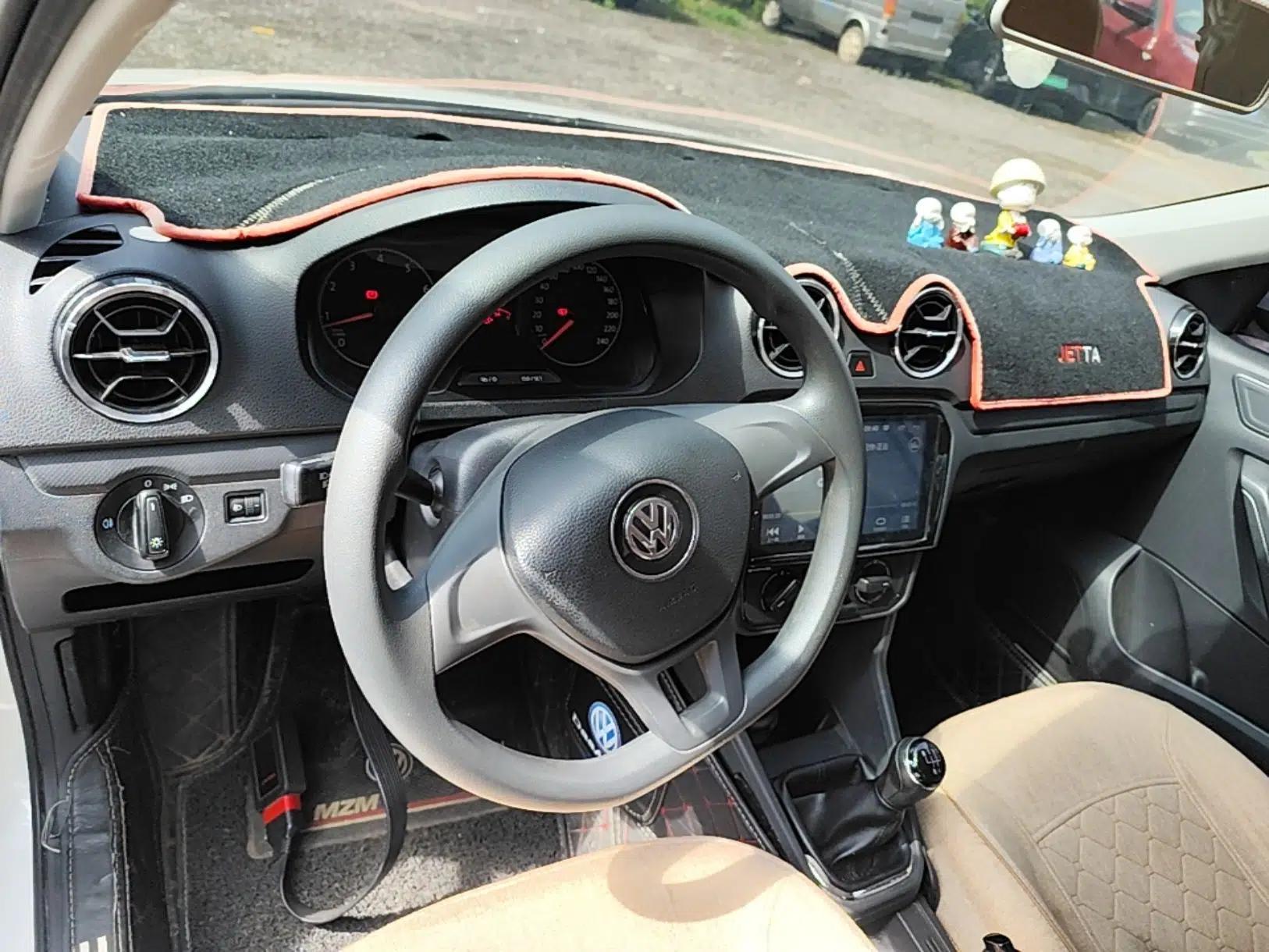 Volkswagen Jetta 2017 1.5L Manual Fashion Edition — миниатюра 13