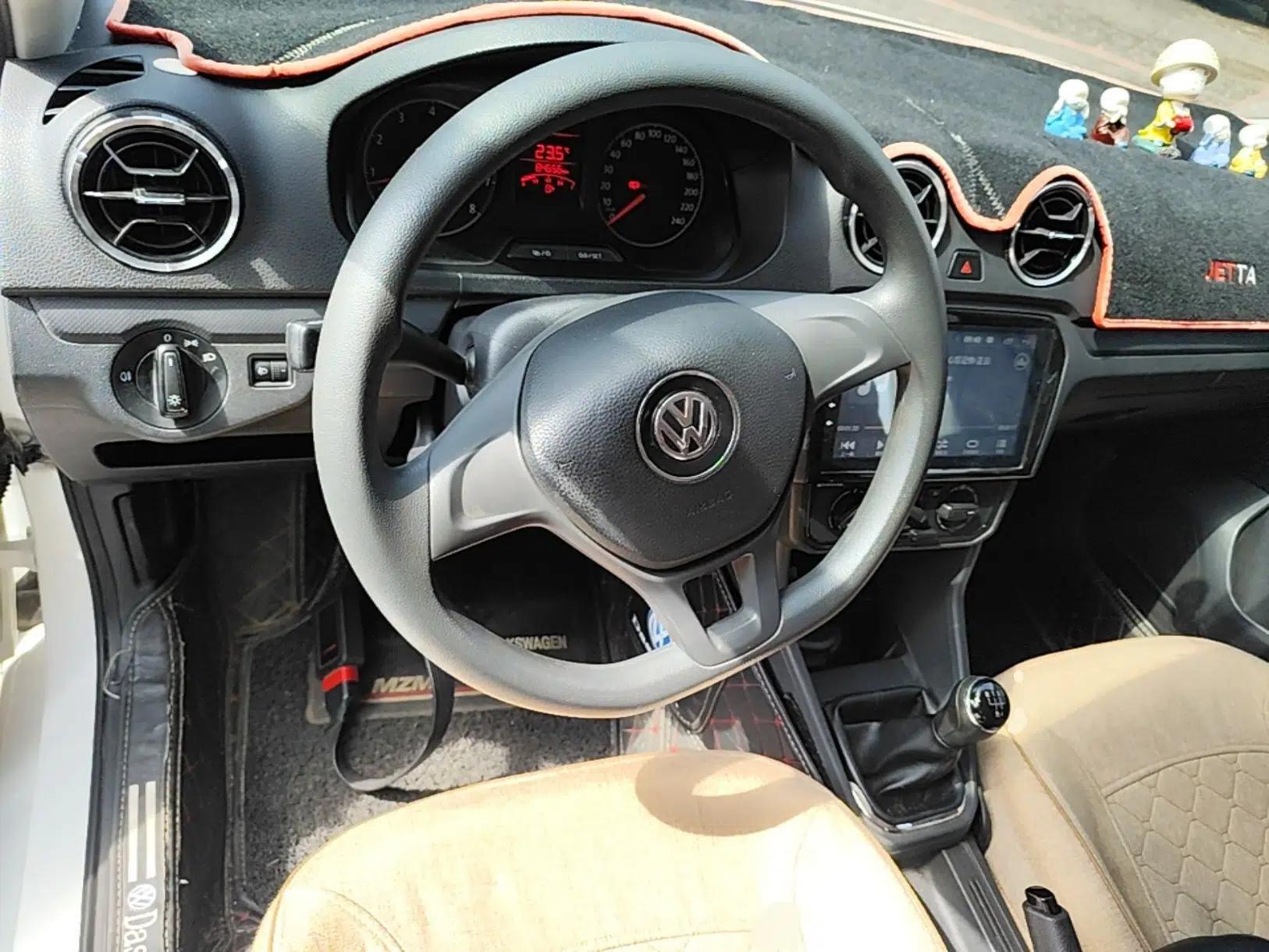 Volkswagen Jetta 2017 1.5L Manual Fashion Edition — миниатюра 14