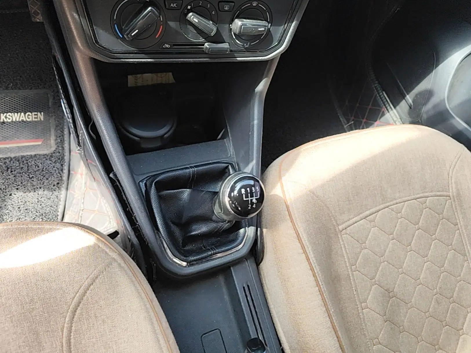 Volkswagen Jetta 2017 1.5L Manual Fashion Edition — миниатюра 17