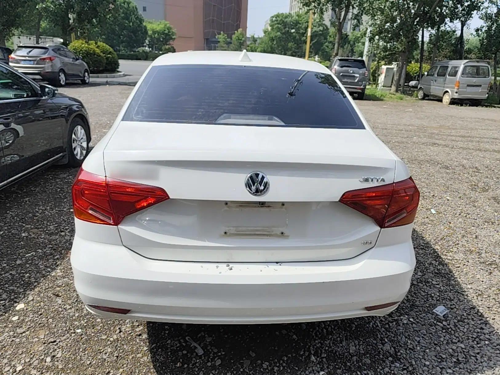 Volkswagen Jetta 2017 1.5L Manual Fashion Edition — миниатюра 5
