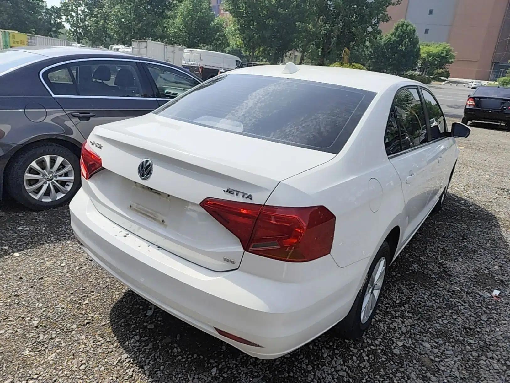 Volkswagen Jetta 2017 1.5L Manual Fashion Edition — миниатюра 6