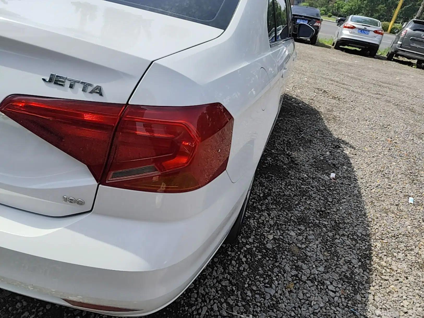 Volkswagen Jetta 2017 1.5L Manual Fashion Edition — миниатюра 7