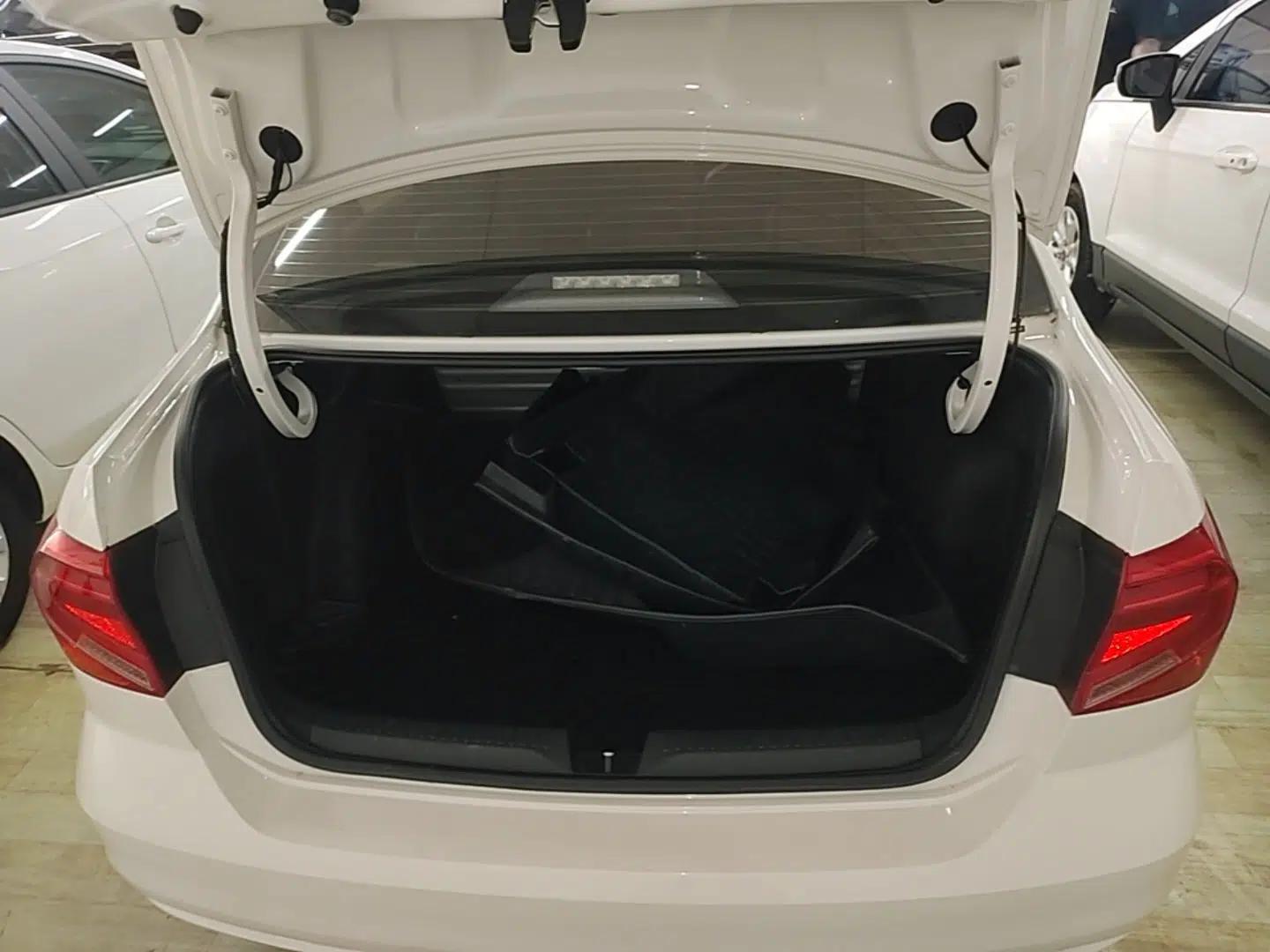 Volkswagen Jetta 2017 1.5L Automatic Fashion Model — миниатюра 22