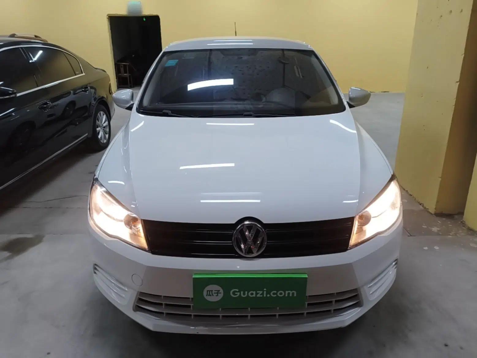 Volkswagen Jetta 2015 Value Edition 1.6L Manual Fashionable Style — миниатюра 2