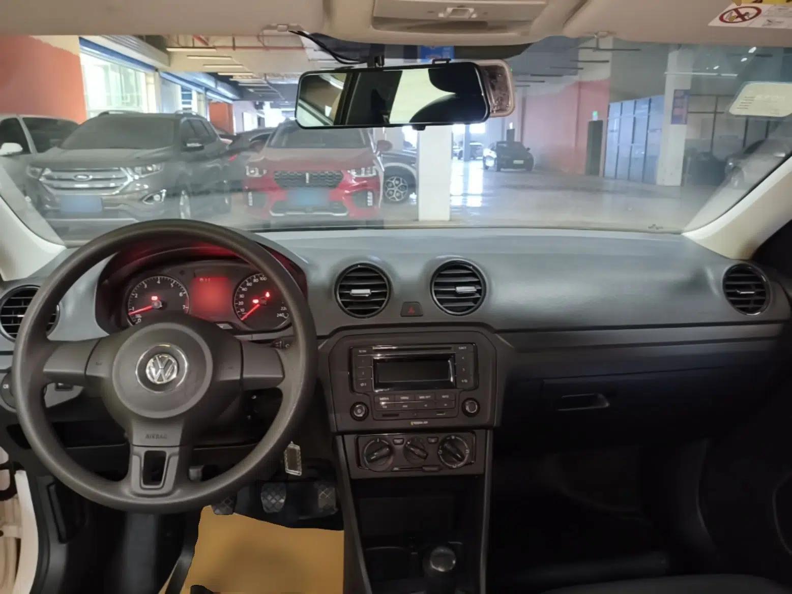 Volkswagen Jetta 2015 Value Edition 1.6L Manual Fashionable Style — миниатюра 13