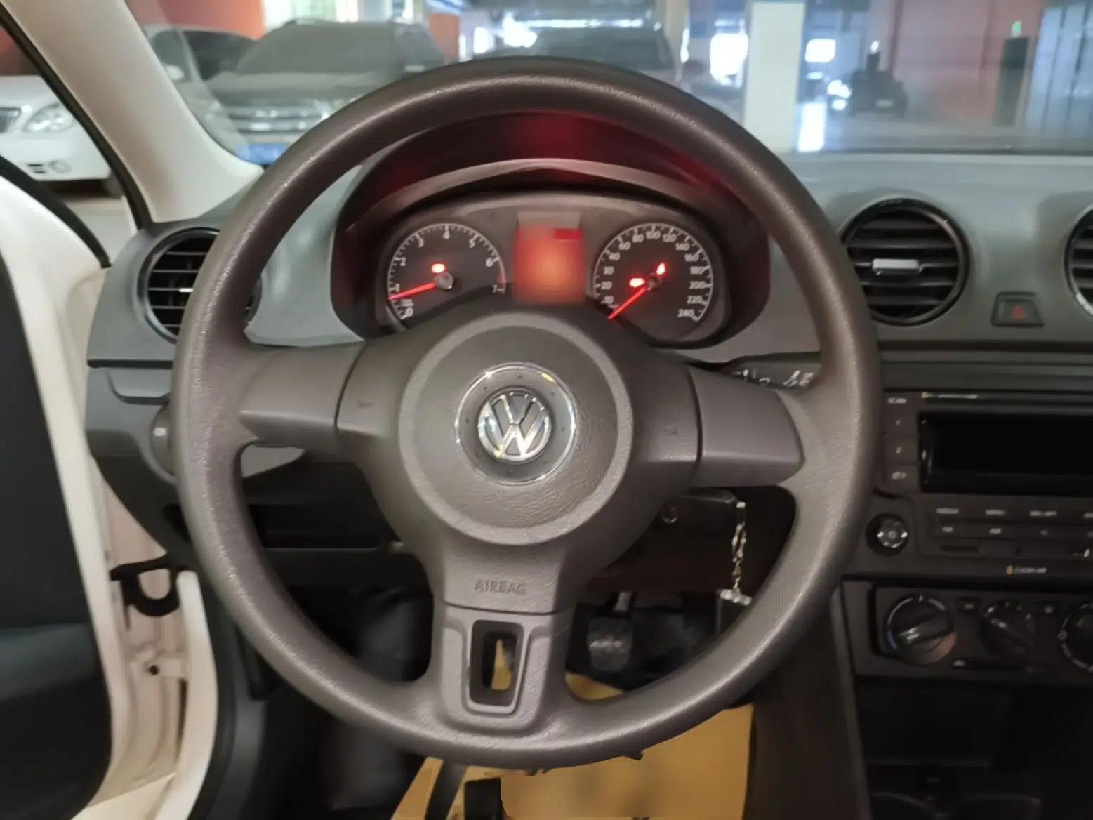 Volkswagen Jetta 2015 Value Edition 1.6L Manual Fashionable Style — миниатюра 14