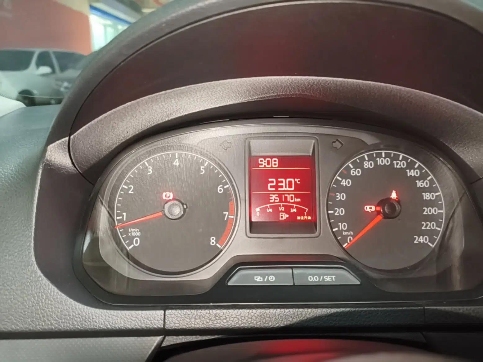 Volkswagen Jetta 2015 Value Edition 1.6L Manual Fashionable Style — миниатюра 15