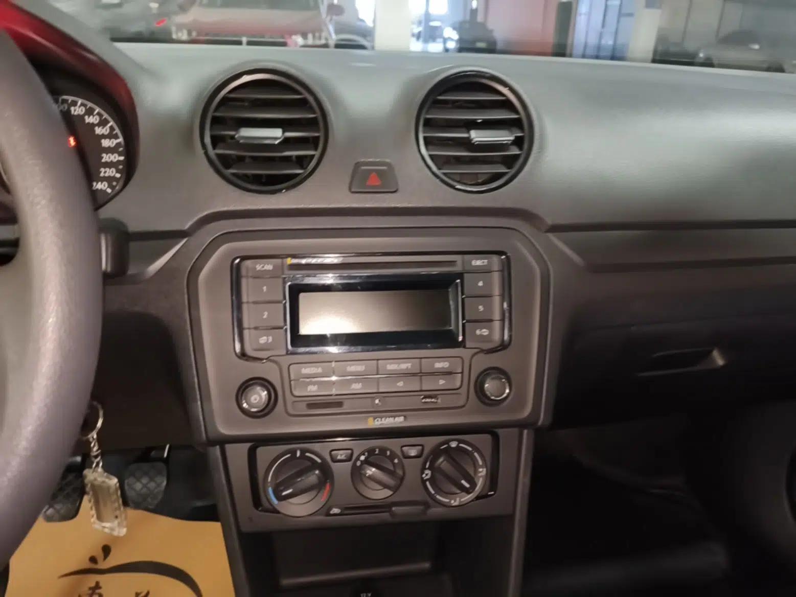 Volkswagen Jetta 2015 Value Edition 1.6L Manual Fashionable Style — миниатюра 16