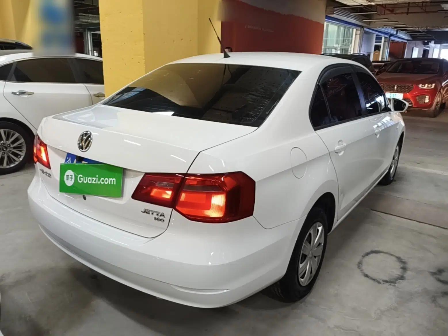 Volkswagen Jetta 2015 Value Edition 1.6L Manual Fashionable Style — миниатюра 6